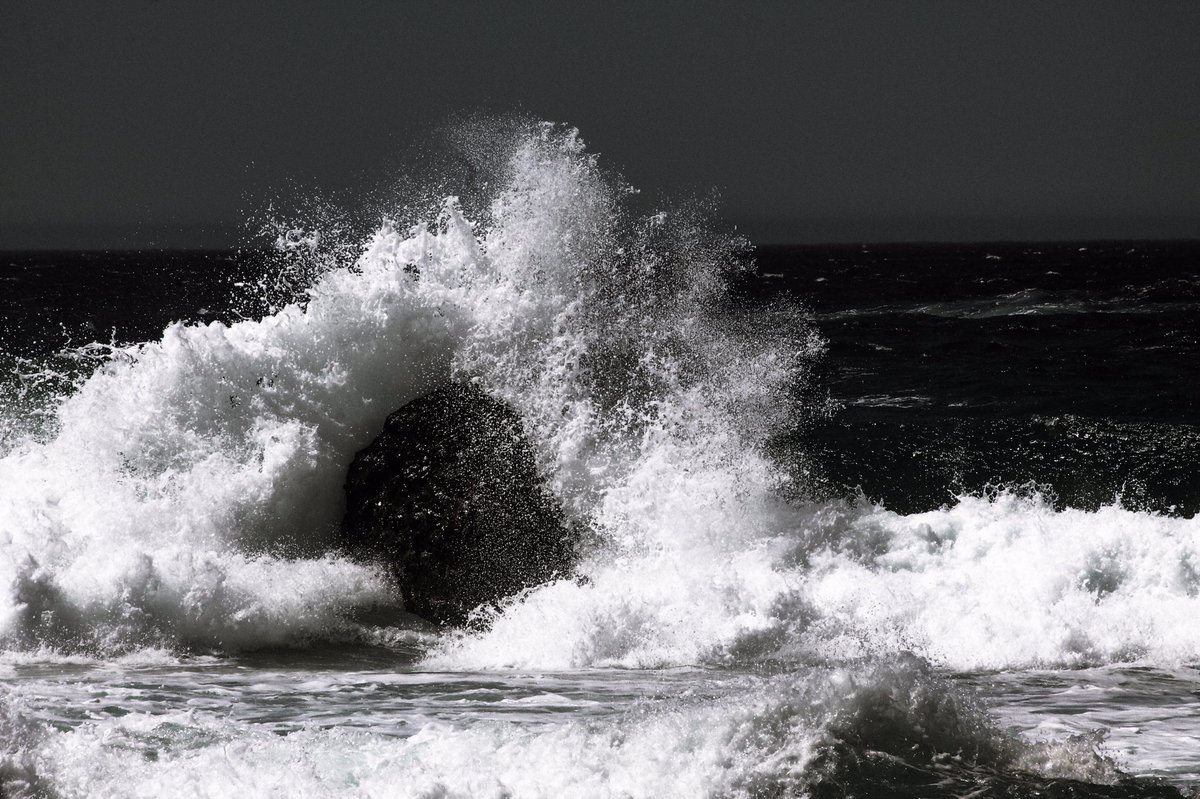 SamKilgorePhoto's tweet photo. Splash splash splash #California #love #ocean https://t.co/yxMcr0IYkH