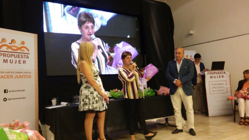 ccastellanoSI's tweet photo. Acompañé a @PropuestaMujer en su distinción anual a mujeres destacadas por sus valores https://t.co/ZFrSG0eIti