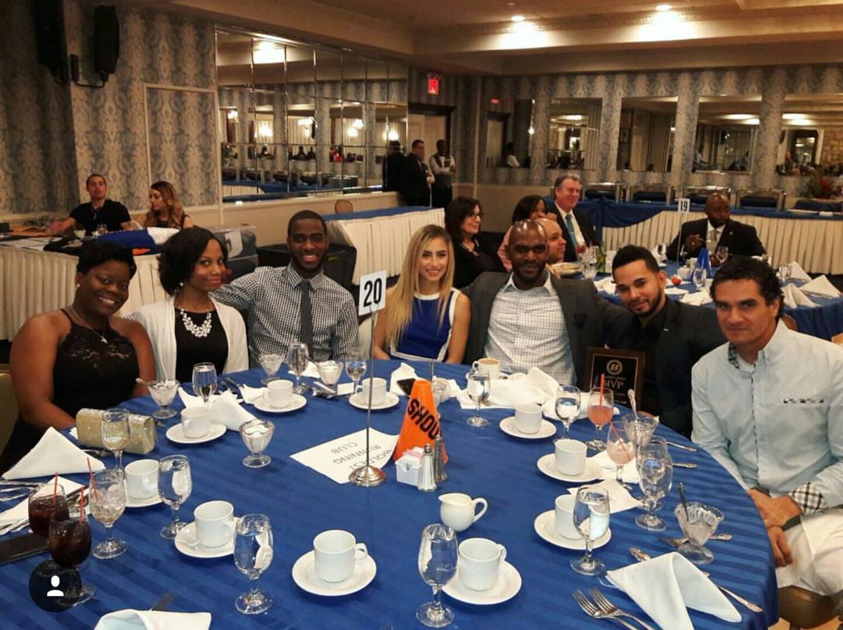 Boldestrunners's tweet photo. Boldest runners representing at the 2017 Boldest Sports Awards Dinner. Thanks for all the support. #cobanyc #nycd #boldestsports https://t.co/kEdBaH1uVB