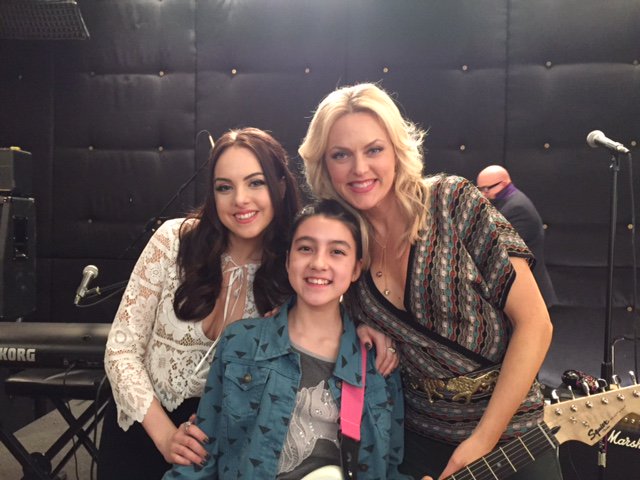 Graciewoosley's tweet photo. One year ago!! What a pleasure to work with @LizGillies and @elaine4animals .... Thank you and "Raise a Hand." https://t.co/TNykXqHGZN
