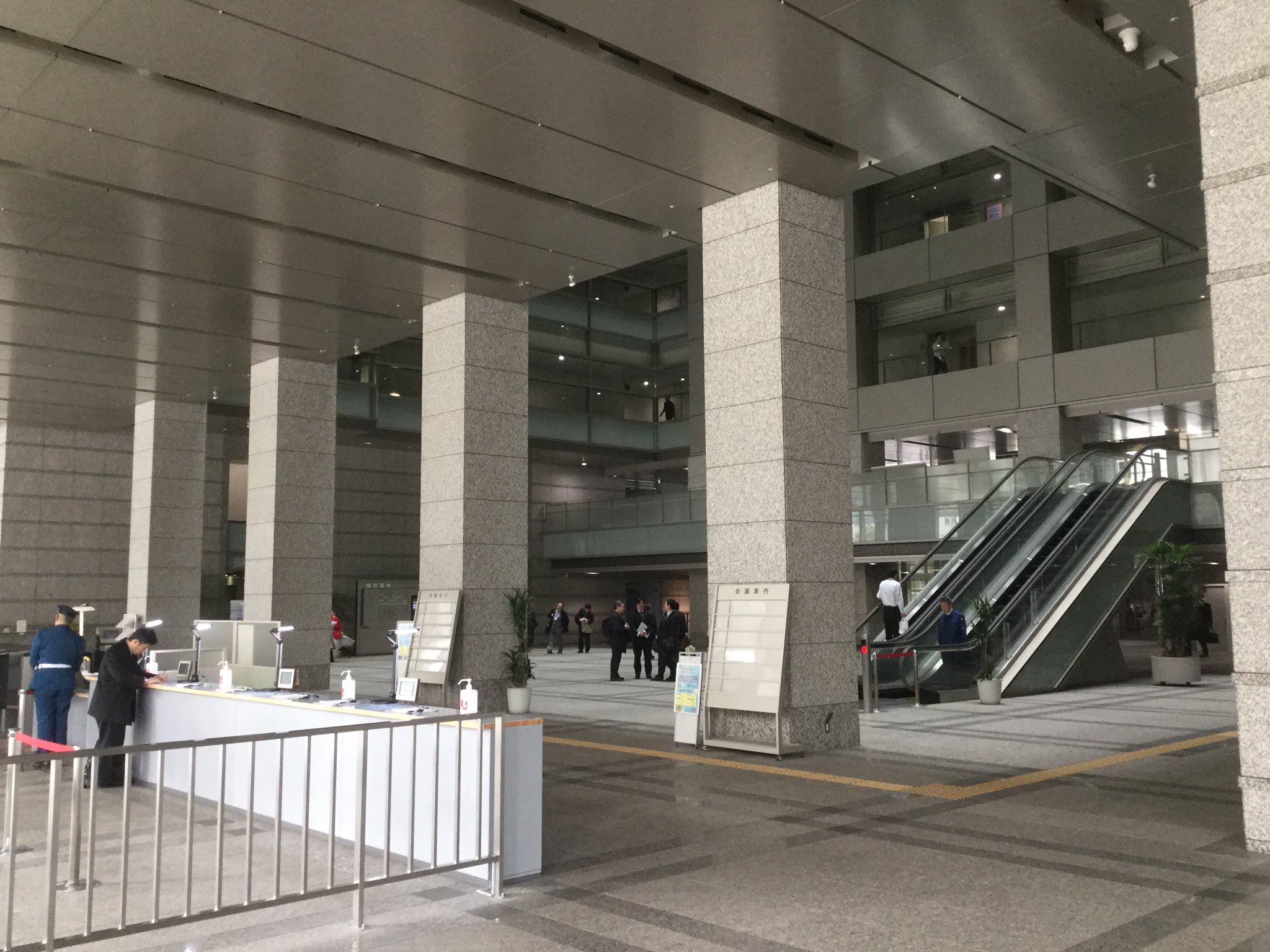 Twitter 上的 たられば 中央合同庁舎2号館 思えば11年3月11日14 45にもここにいたなあ T Co Mxc30pt936 Twitter