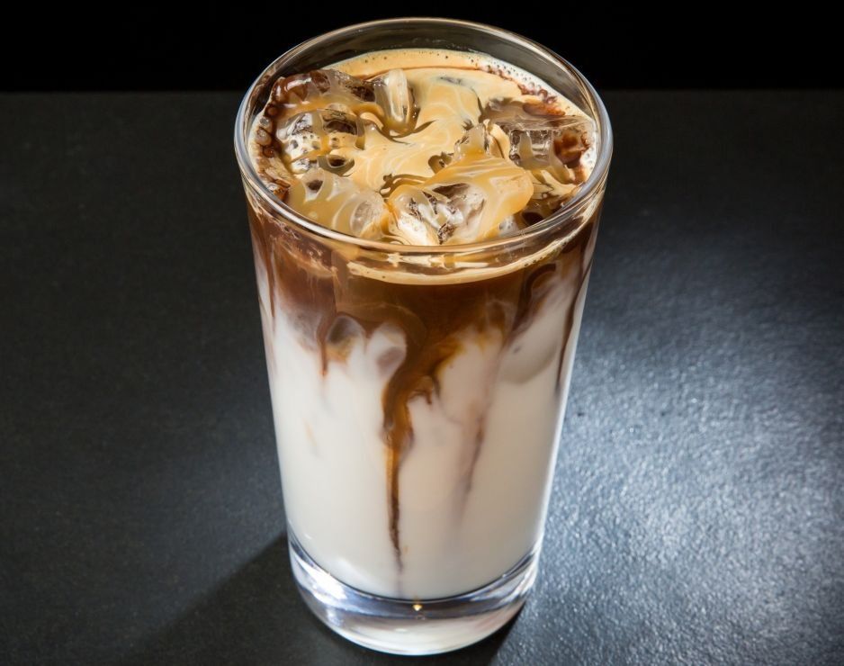 thisisinsider's tweet photo. .@Starbucks added 2 new Instagram-worthy drinks in time for spring https://t.co/48FfJWv9AU https://t.co/6bp0eoICZ4