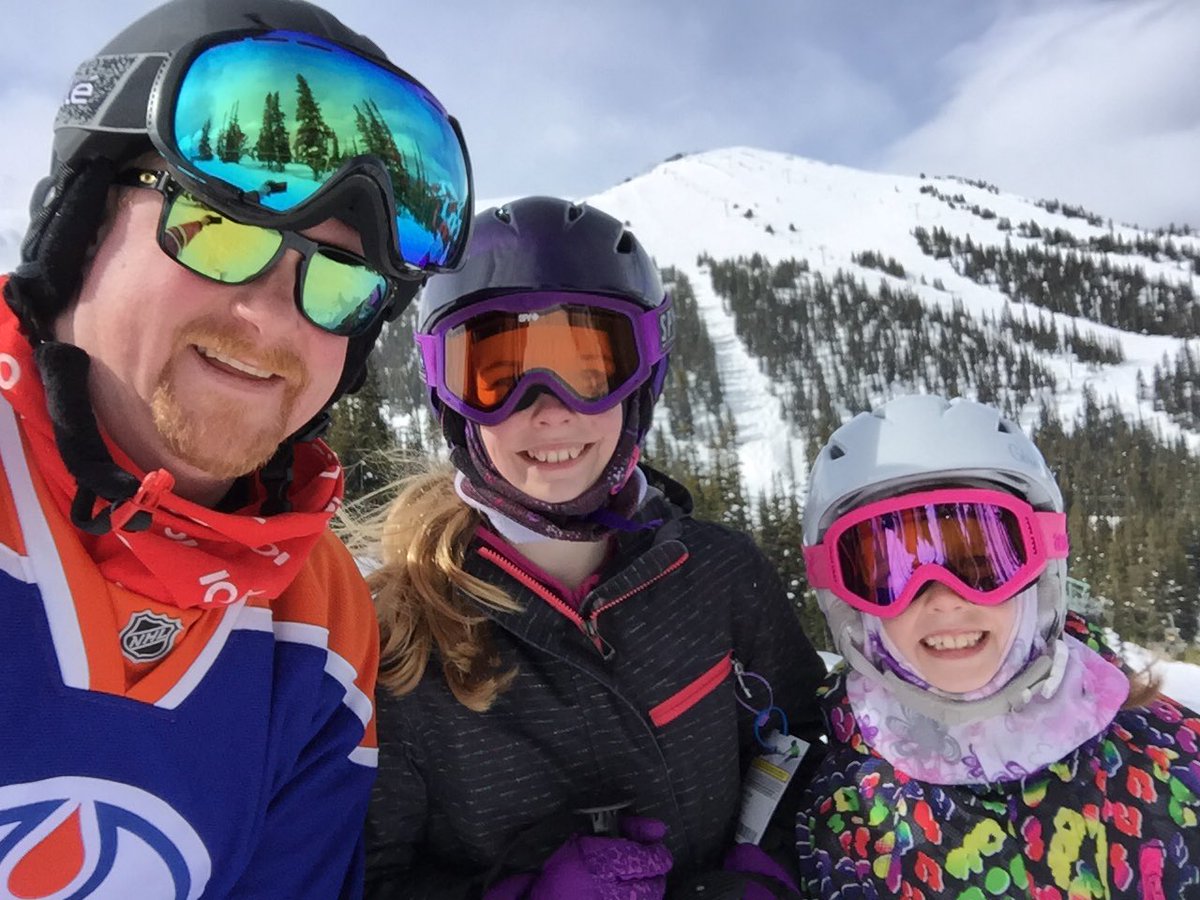 Great day of spring skiing today <a href="/MarmotBasin/">Marmot Basin</a>. Beautiful weather and lots of snow #springbreakskiing #familyfun