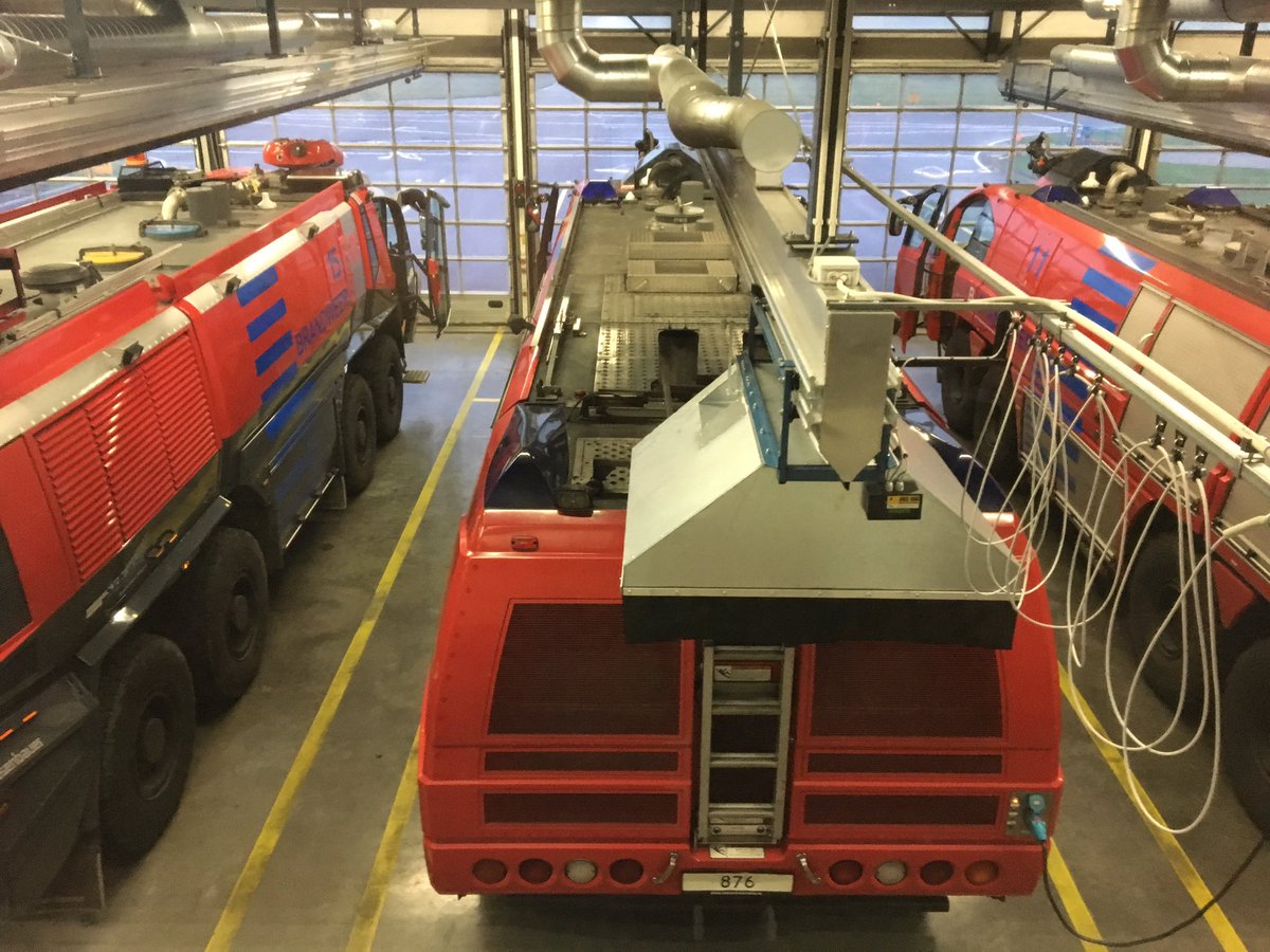 marrachart's tweet photo. Een vroege afspraak deze ochtend, maar wel op een mooie locatie! #SurfaceHub #Brandweer #Schiphol #Training #Videobutler #TeamUp https://t.co/YcygkHnpER