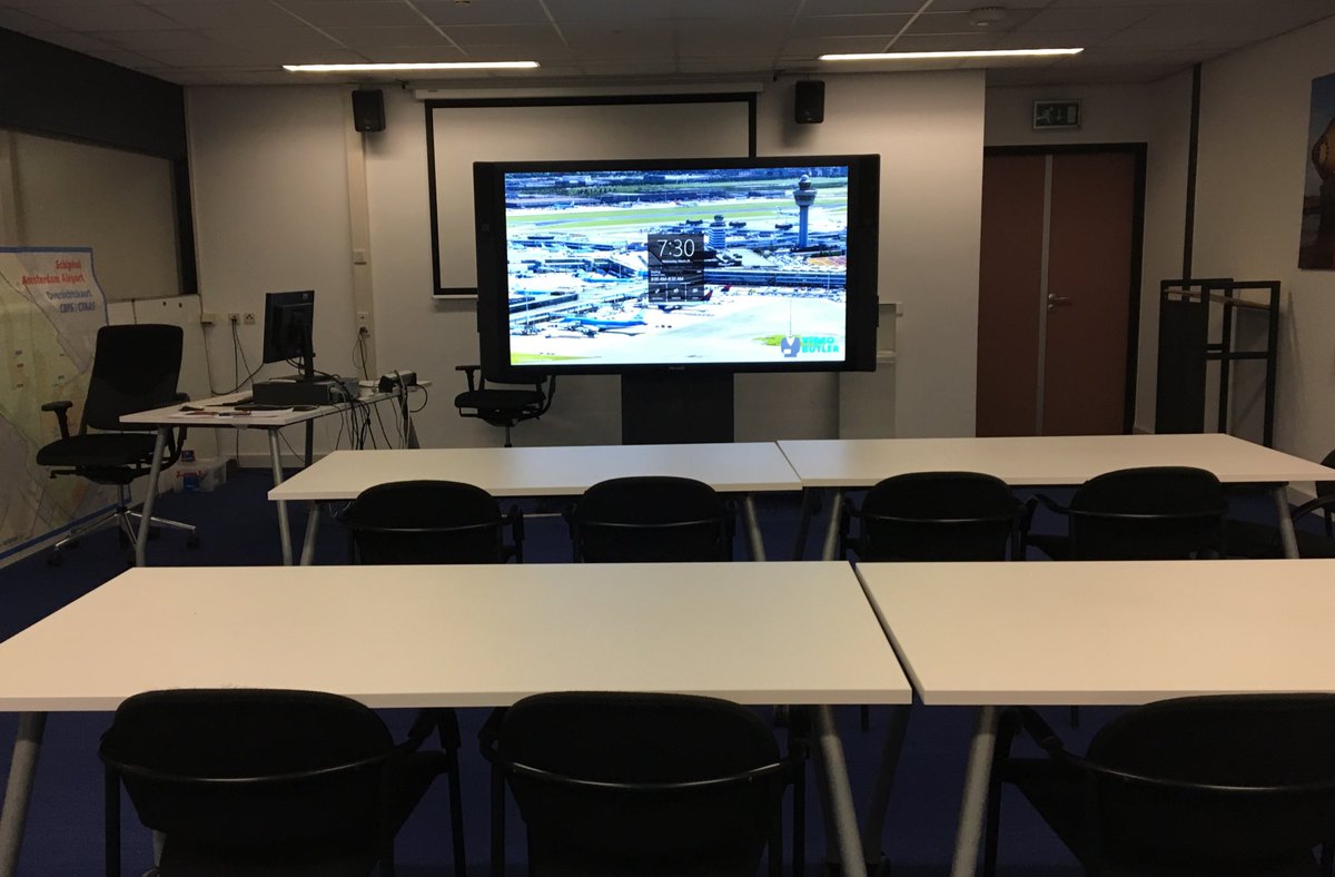 marrachart's tweet photo. Een vroege afspraak deze ochtend, maar wel op een mooie locatie! #SurfaceHub #Brandweer #Schiphol #Training #Videobutler #TeamUp https://t.co/YcygkHnpER