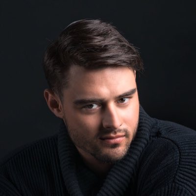 chrishakespeare's tweet photo. #tactleneck @archerfxx 🏹🎭 #NewProfilePic #newheadshot https://t.co/C7kmjwTuO2