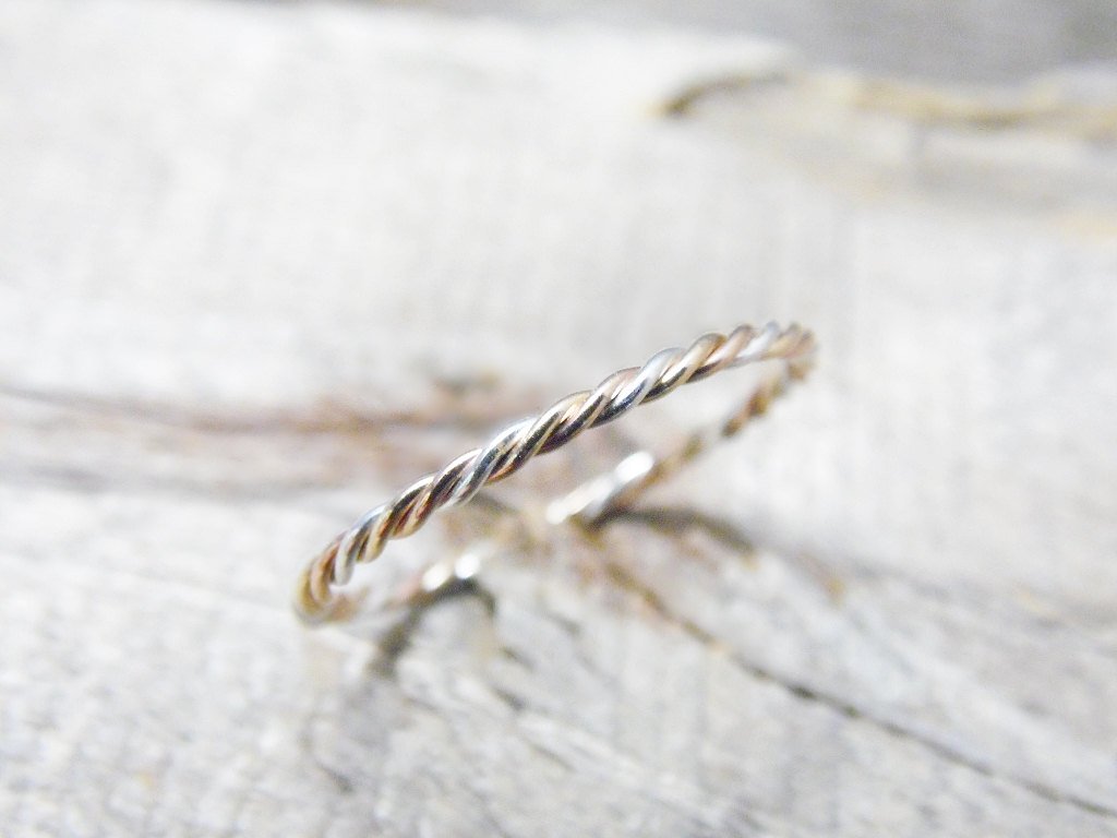 AutumnEquinox's tweet image. Sterling Silver Rose Yellow Gold Fill Twist Ring Tri Color tuppu.net/6df8bb76 #AutumnEquinox #StackingBand