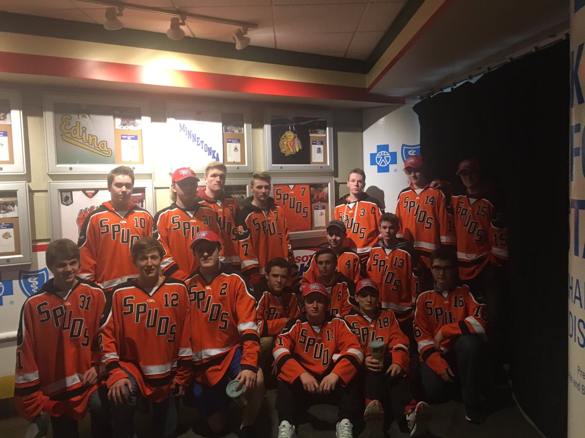MarkMghendy's tweet photo. Great night, great game, and great way to end the season!! Thanks MN Hockey &amp; Wild for the hospitality!! @MHDHockeyHub @YouthHockeyHub https://t.co/1nKuGAyQEy