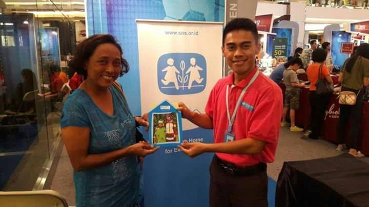 appcogroupid's tweet image. Husna Ismail,Brand Ambassadors Appco Group Indonesia,bersama customer SOS Children. 
#Appco #AppcoGroupIndonesia #AppcoGroup #AppcoIndonesia