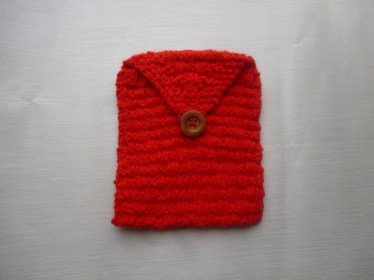 khaosandkismet's tweet image. red knitted tablet cover, device cover, tablet case, chunky cover tuppu.net/7dff9169 #Handmade #DeviceCover