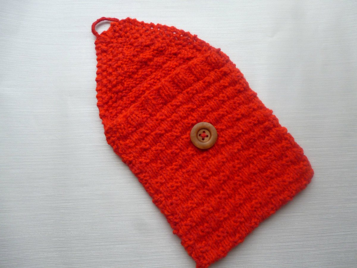 khaosandkismet's tweet image. red knitted tablet cover, device cover, tablet case, chunky cover tuppu.net/7dff9169 #Handmade #DeviceCover