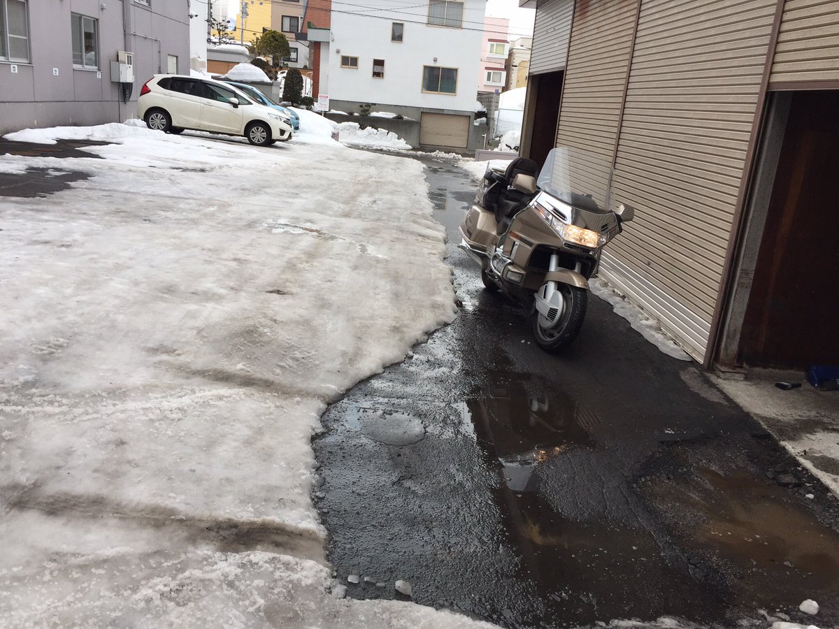 swiftman1175's tweet image. ついに道路まで貫通。長い3週間であった。ここ3日ばかりの暖気で一気に作業が進みました。エンジンも快調‼️ 明日にはひとっ走りできるか？