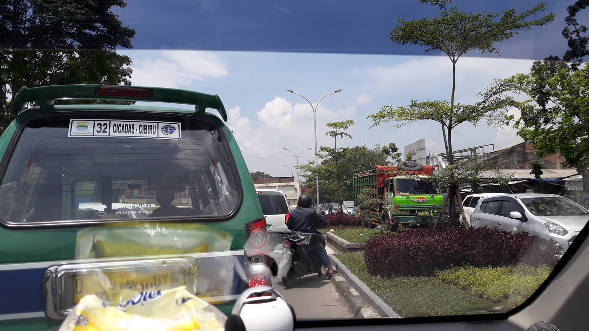 redyriyady's tweet photo. @PRFMnews kiara concong kedua atah macet https://t.co/9AJ4TNpS8V