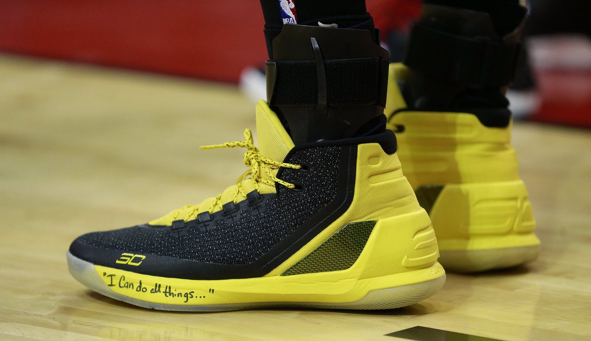 A closer look at the black/yellow under armour curry 3 worn by ...