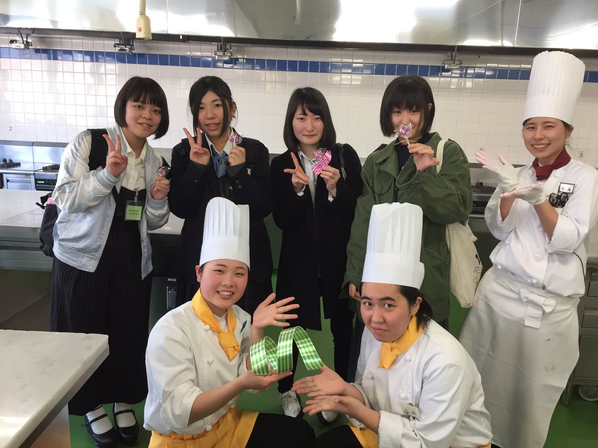 華調理製菓専門学校 公式 オーキャンキャンパスの実習 試食の後は 須藤先生による飴細工の技術披露 です オーキャン 華調理 飴細工 体験実習 タルト グラタン 苺 春休み 華調理製菓専門学校 公式 オーキャンキャンパスの実習 試食の後は 須藤先生による飴細工の技術披露 です オーキャン 華調理 飴細工 体験実習 タルト グラタン 苺 春休み