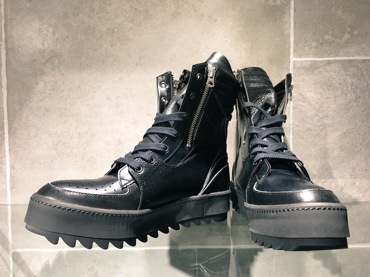 Travas Tokyo仙台店 Na Twitteru さらに連続で失礼します Civarize 切り替えハイカットスニーカー 26 800 Tax めちゃめちゃカッコイイスニーカーが入りました 切り替えたパーツはpuとレザーのコンビです シャークソールにすることでボリューム感も出した