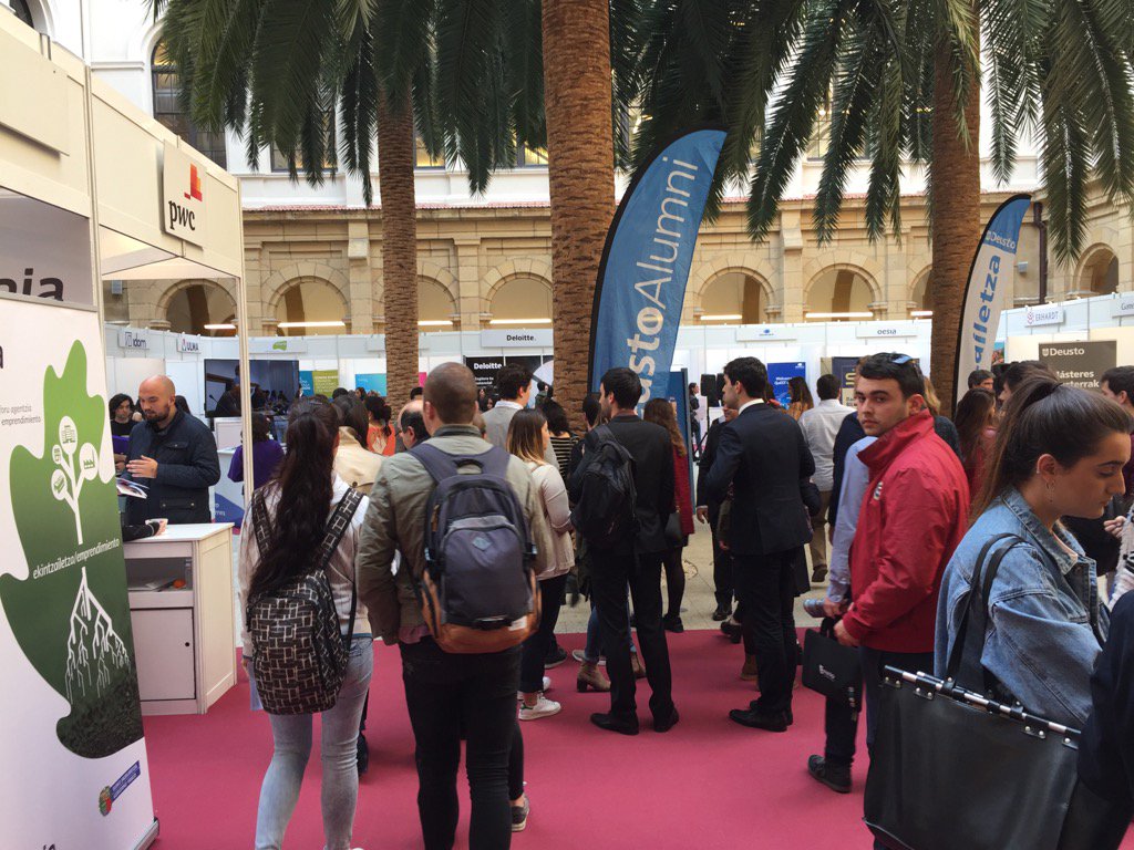 DeustoAlumni's tweet photo. Gran afluencia la primeras horas del Foro Empleo y Emprendimiento @deusto A qué hora vienes tú? #deustoempleo17 https://t.co/GWlf3sZD3G