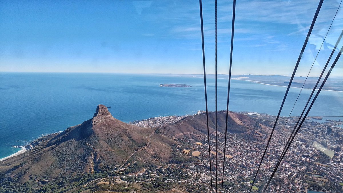 DiBrown5's tweet photo. Glorious music on top of TableMountain. Just 💚 #CapeTown https://t.co/Bp5jfRfx7P
