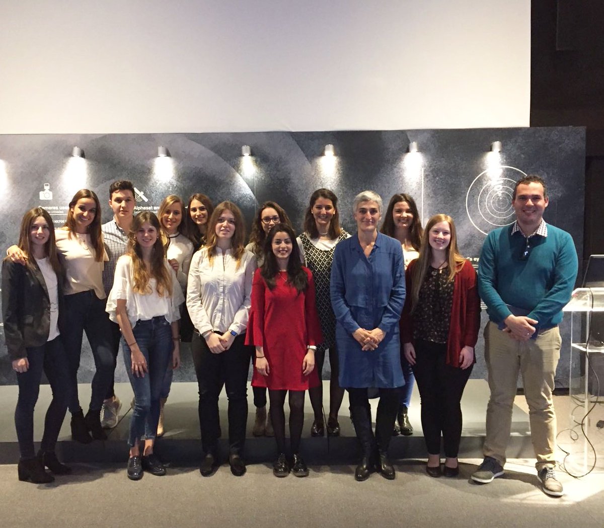 protocoloimep's tweet image. Los alumnos de la asignatura Organización de Eventos II hicieron la presentación de diferentes propuestas para celebrar La Noche en Blanco.