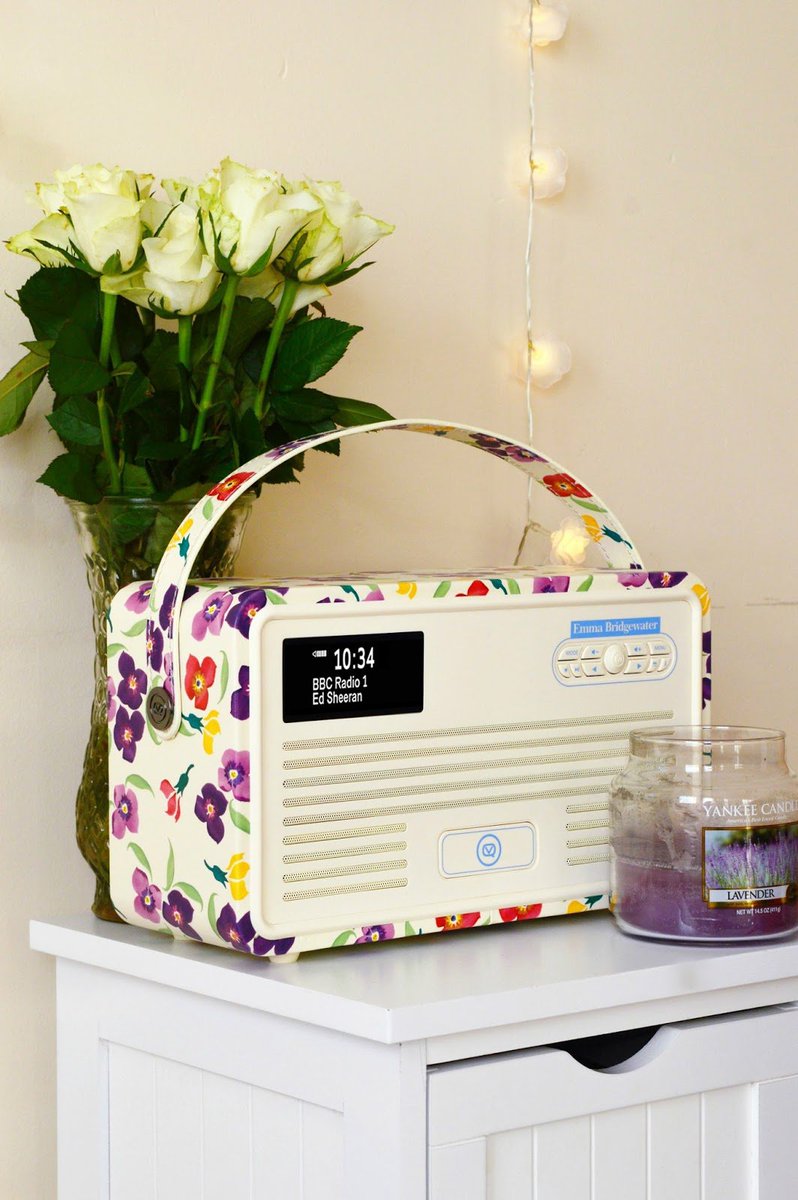 MyVQUK's tweet image. Happy Hump Day! Enter to #win a gorgeous @EmmaBridgewater Retro Mk II with @Trixiebellexx &amp;gt; dollydowsie.com/2017/03/vq-ret… #winitwednesday 😍🌸🎁