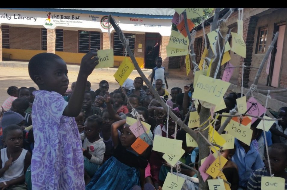 thebookbus's tweet image. Every day at the BookBus #library the children learn new words to read &amp;amp; spell then proudly hang them on their #wordtree. #lamAReader
