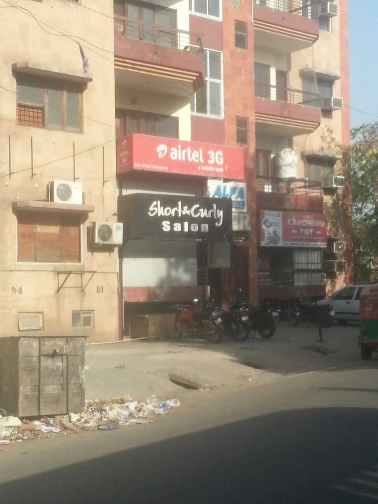 chowyungphat's tweet photo. #hair #salon #namefail #jaipur #shortandcurly #india https://t.co/cjVHaOFX4Q