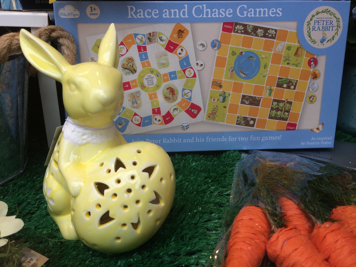 It's beginning to look a lot like #Easter... #Dorking #Alton #HaywardsHeath @stmartinswalk <a href="/OrchardsShops/">Orchards Shopping Centre</a> <a href="/OrangeTreeToys/">Orange Tree Toys</a>