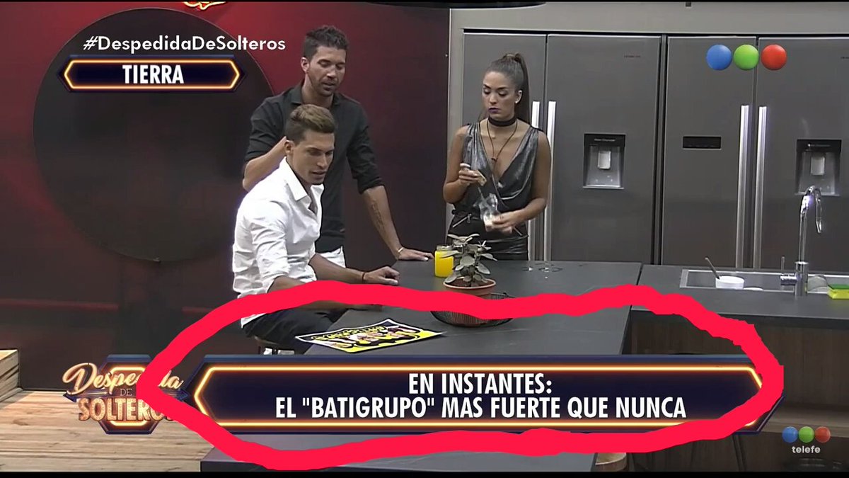 TheKingPablo_'s tweet photo. Alan: "pablo aburrio, el batigrupo no existe mas, estan en bolas".
#BATIGRUPO https://t.co/0hdzPRb63h