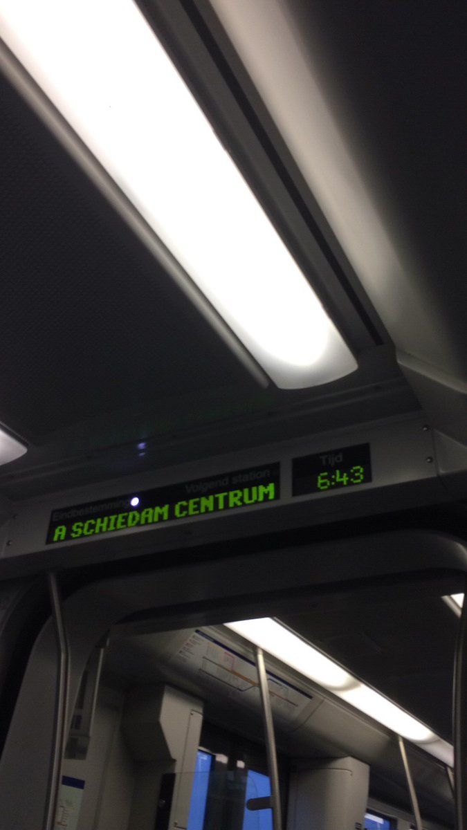 _Alina's tweet photo. @RETRotterdam is vergeten om de klok te verzetten in deze metro. #oeps #goeiemorge het nummer is 5642 https://t.co/PUZngt3oFx