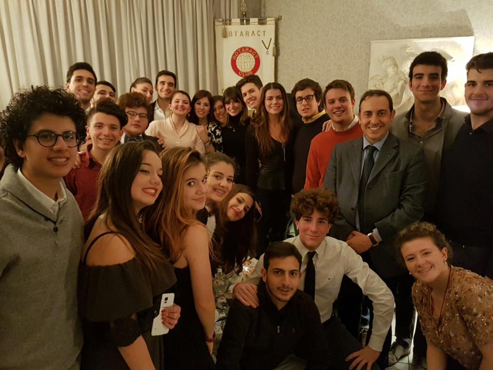 rtccataniaovest's tweet photo. Le #conviviali del nostro #club! #rotaract #rotary #cataniaovest https://t.co/y3hzAgyt7z