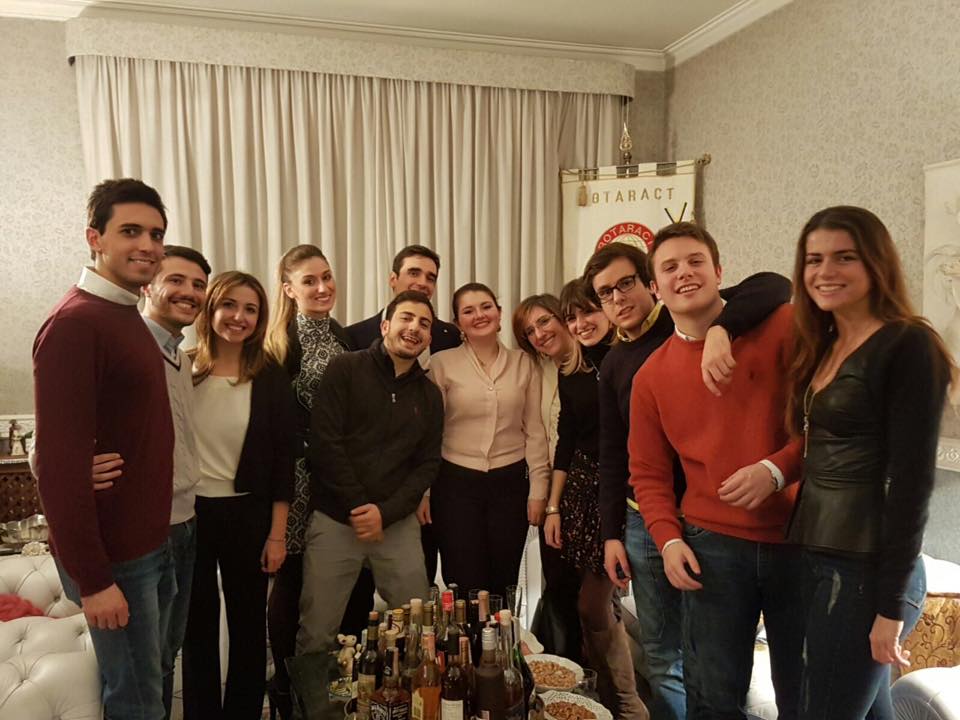 rtccataniaovest's tweet photo. Le #conviviali del nostro #club! #rotaract #rotary #cataniaovest https://t.co/y3hzAgyt7z