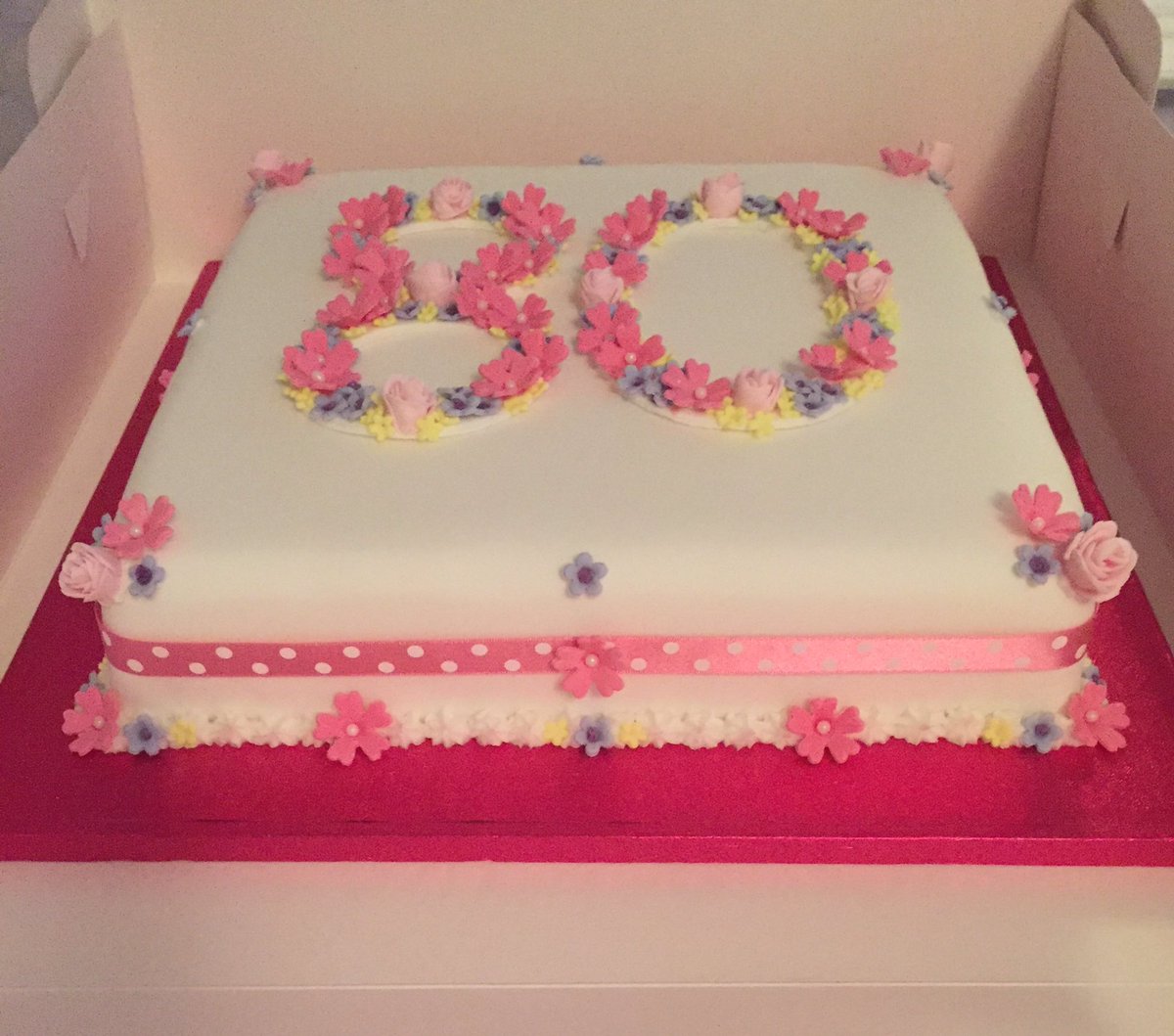 sallyc52's tweet photo. A spring birthday cake. So loved making this one https://t.co/rJEjCUr3AF