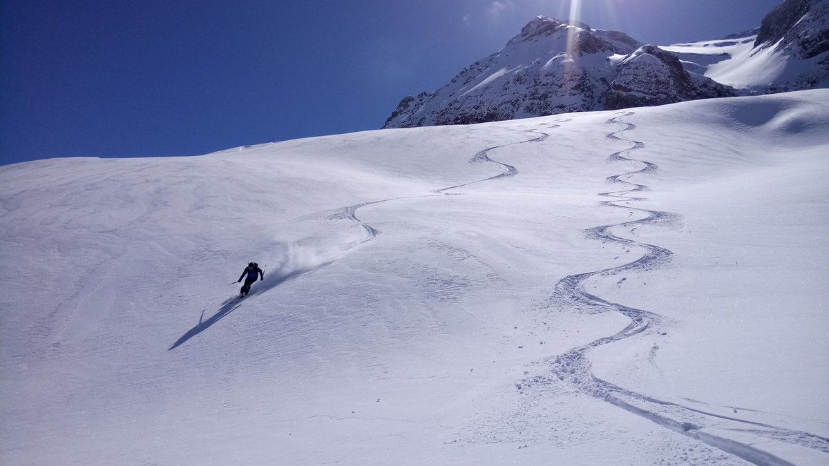 CasaFerrando's tweet photo. Muy buenas condiciones de nieve a finales de Marzo en #panticosa https://t.co/Q6n2cpSEbP