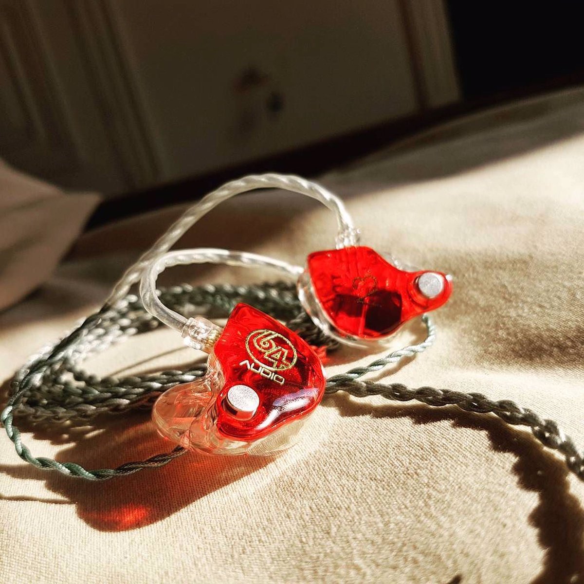 64audio's tweet photo. 📸 @eltoffer No matter where i play, they come with me... Lets rock tonight #64Fam #64Audio #64ears #A3 #CustomInears #CIEMs #HearEverything https://t.co/Jh03WxcgUI