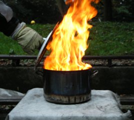 Vlam in de Pan…. Wat nu? Volg de BHV cursus bij DTS bit.ly/1faSLzy