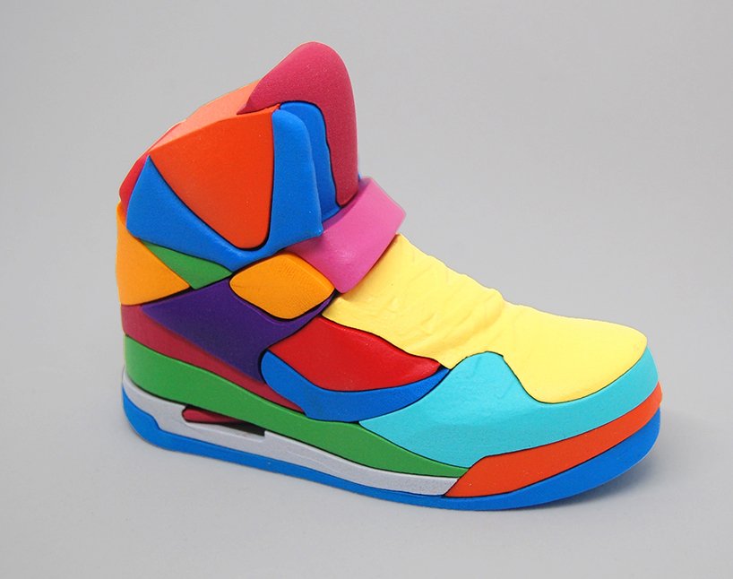CreativeToolSet's tweet image. Yoni alter recreates the NIKE air jordan as a multi-color 3D puzzle @designboom bit.ly/2nKLPlO #AirJordan #creative #puzzle #NIKE