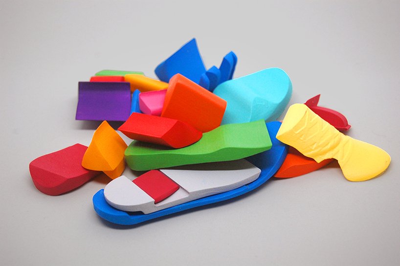 CreativeToolSet's tweet image. Yoni alter recreates the NIKE air jordan as a multi-color 3D puzzle @designboom bit.ly/2nKLPlO #AirJordan #creative #puzzle #NIKE