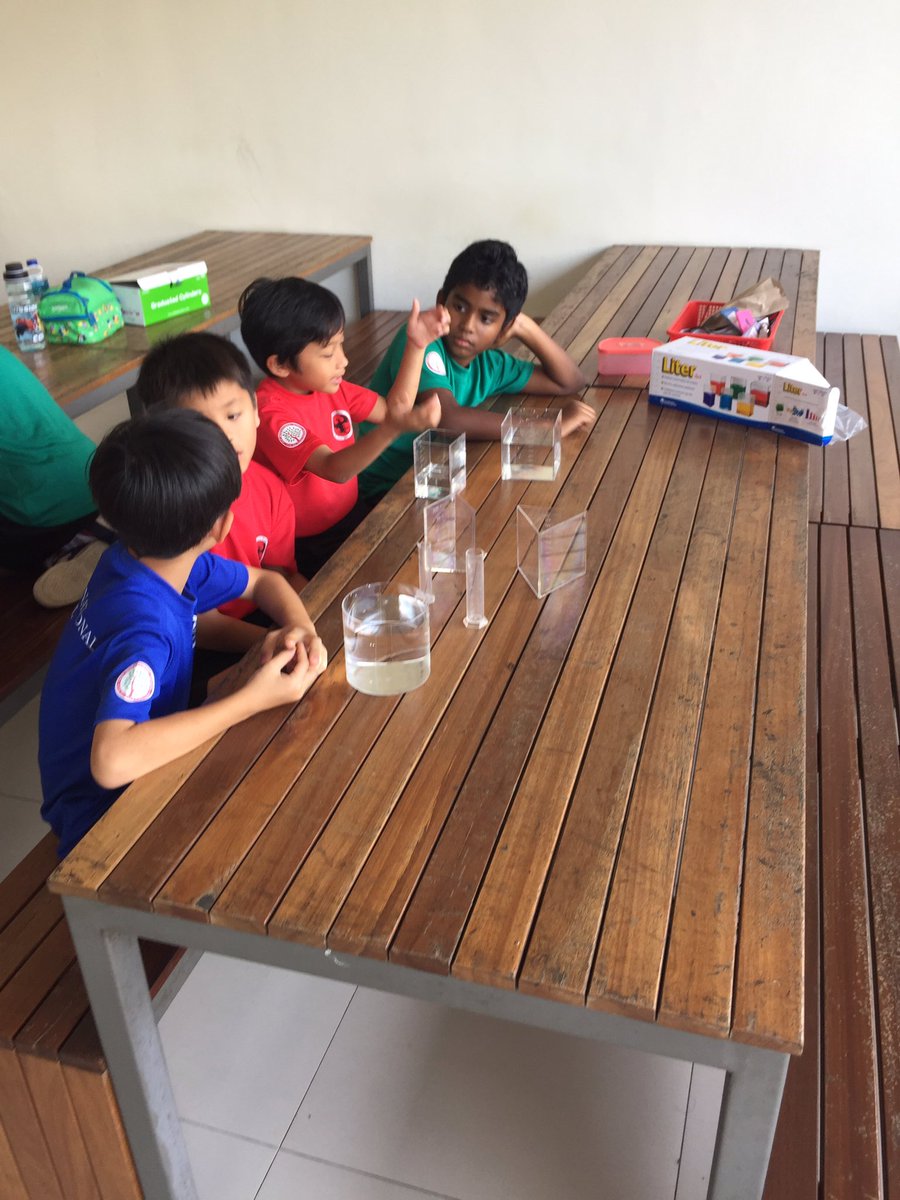 Mr_RichardJ's tweet photo. Discovering ml and litres in volume#singaporemaths#volume#his_learning https://t.co/K1mK1Sk12O
