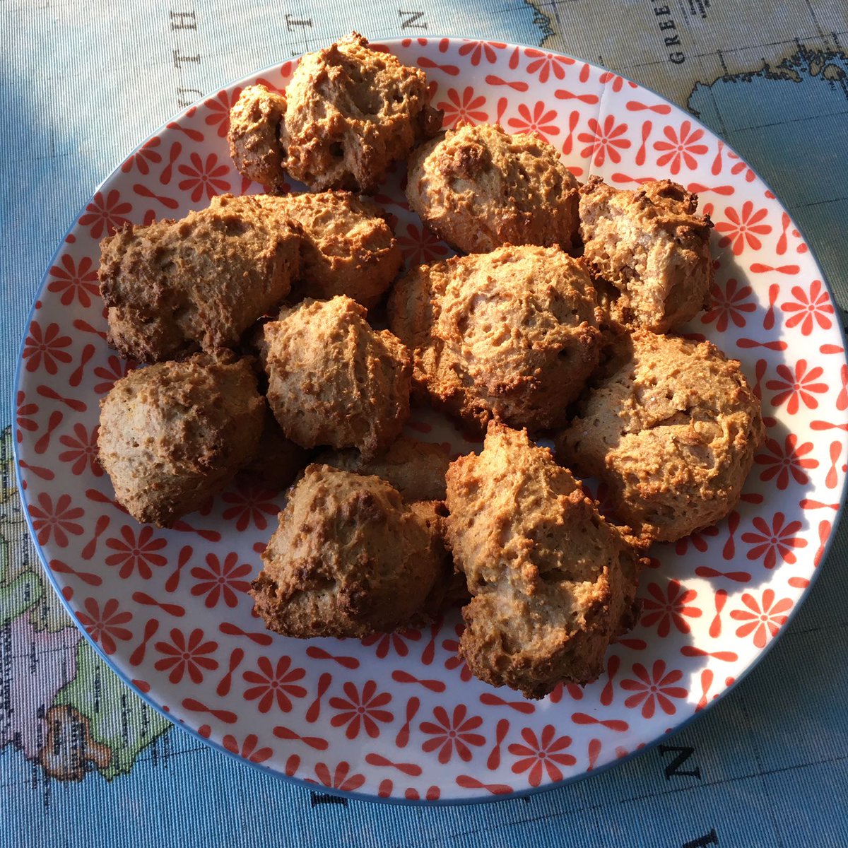 CharlieSpH's tweet photo. El primer día del cambio de vida, comienza con un buen desayuno y galletas caseras sin azúcar de @egpuche #VidaSana https://t.co/RjNCQDnuBQ
