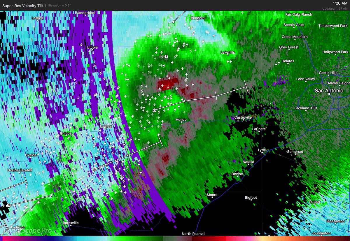 News4SA's tweet photo. Keeping an eye on this rotation pattern for you north of Hondo. @news4weather #4Zone https://t.co/dNOgKrrCq2