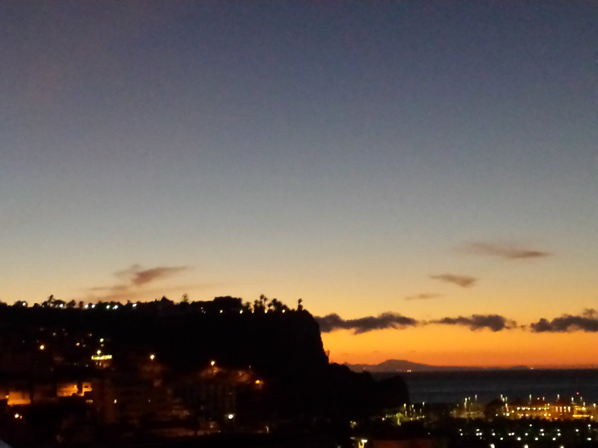 Mari_Ramos_'s tweet photo. Buenos días! #Amanecer #LaGomera #SanSebastián @RosmenTarife @MeteoRTVC @ecazatormentas @AEMET_Esp @AEMET_Canarias @tiempobrasero @doclaro https://t.co/AKuaqIYlyX