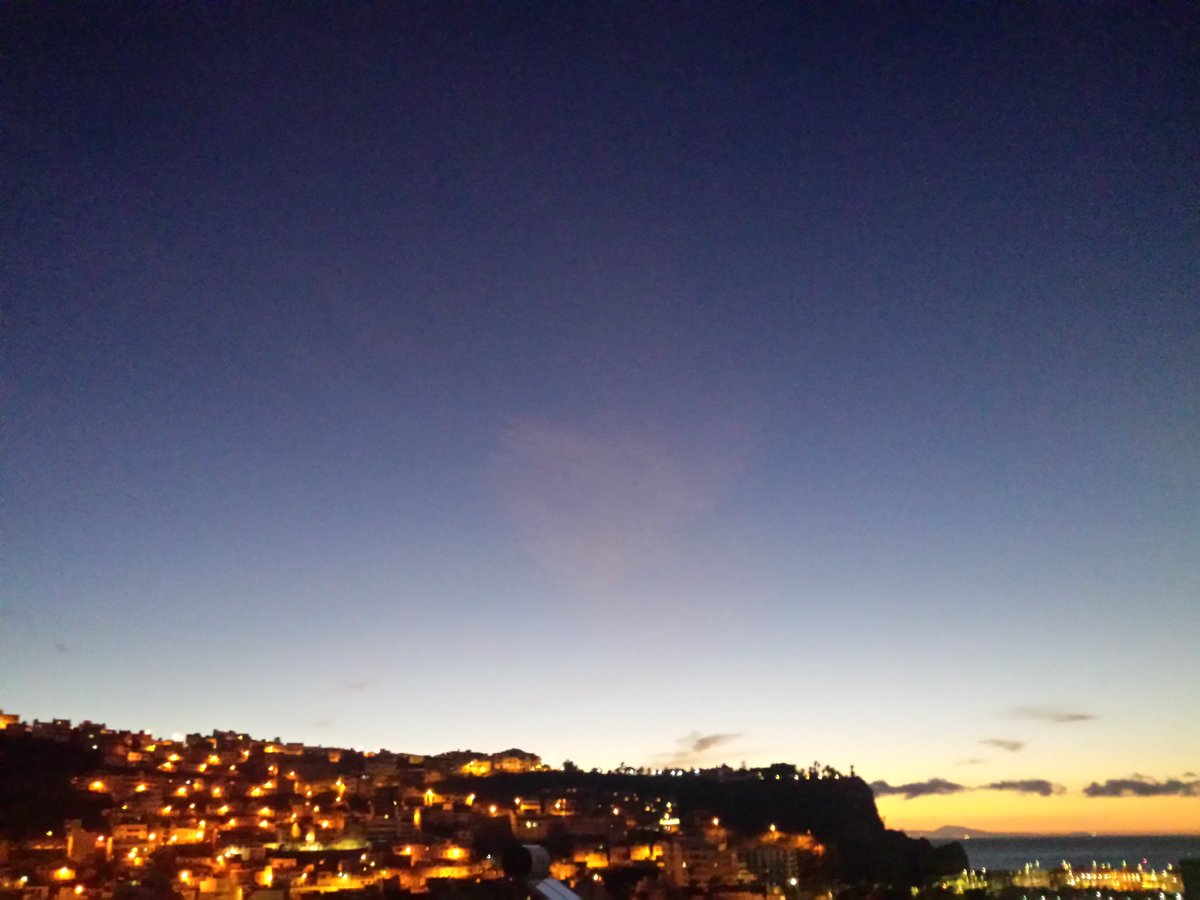 Mari_Ramos_'s tweet photo. Buenos días! #Amanecer #LaGomera #SanSebastián @RosmenTarife @MeteoRTVC @ecazatormentas @AEMET_Esp @AEMET_Canarias @tiempobrasero @doclaro https://t.co/AKuaqIYlyX
