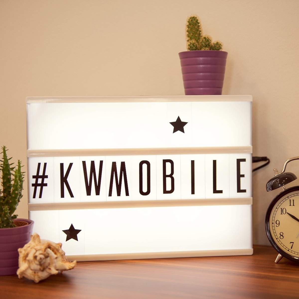 _kwmobile's tweet photo. Buchstaben-Weisheit Nr 1: Solltest du das M nicht finden, dreh das W einfach um https://t.co/84BIiMQmoS #kwmobile #geburtstag #geschenk https://t.co/yfBJwCZBHj