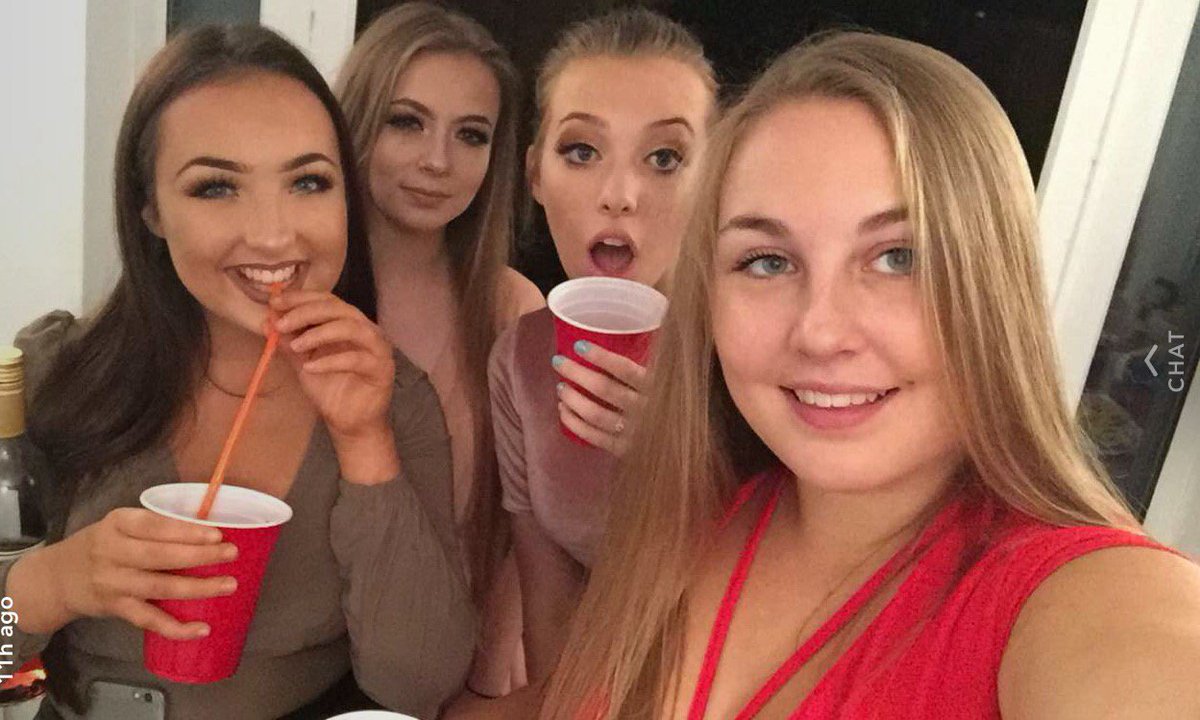 _leahdennis's tweet photo. Happy birthday @KatieMcGuire429 !! Love you loads see you soon! ❤Xx https://t.co/lxGtSb4tjf