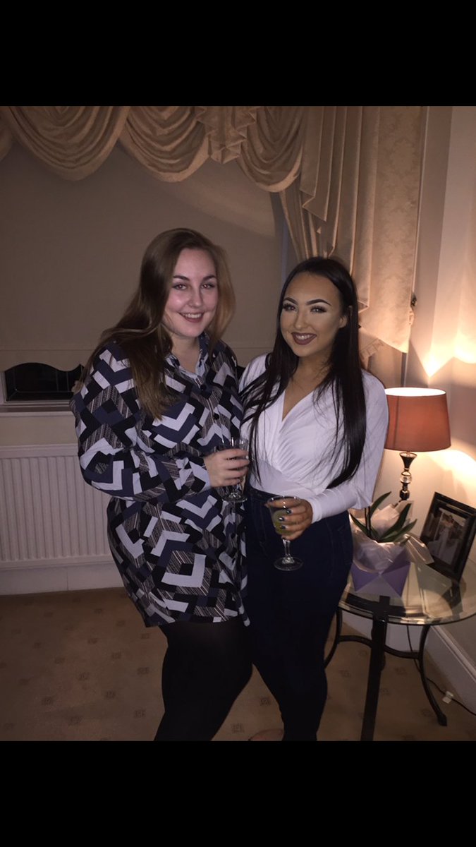 _leahdennis's tweet photo. Happy birthday @KatieMcGuire429 !! Love you loads see you soon! ❤Xx https://t.co/lxGtSb4tjf