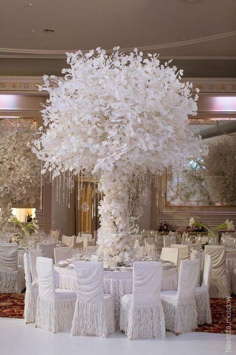 Amazing tree centerpiece for a white wedding ~ Planner: Nevesta.moscow