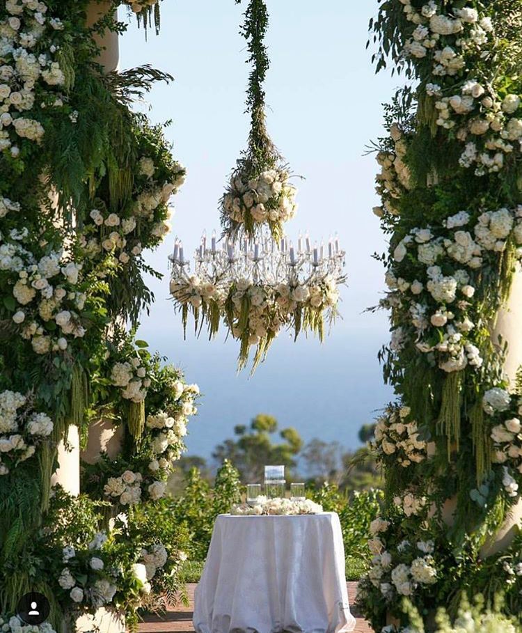 Simply adore the use of lush greenery that sets an earthy yet charming nuance. Credit: nisiesenchanted. #bridestory