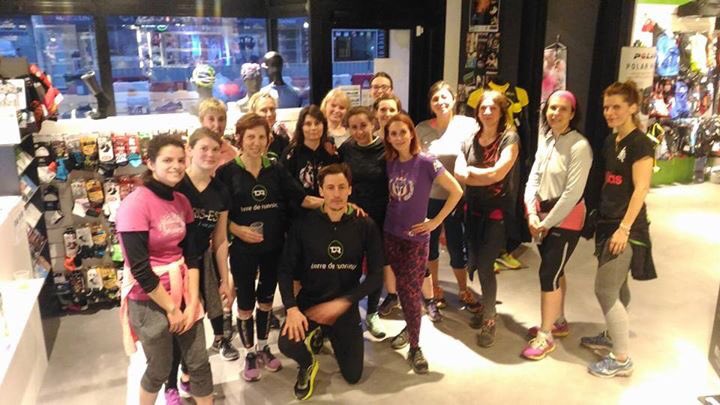 HCT_TEAM's tweet photo. Hier, les girls de la team participaient à une session running organisé par @TdrAntony et Girlsrun d'@VilleAntony https://t.co/vFIx8bxWE1