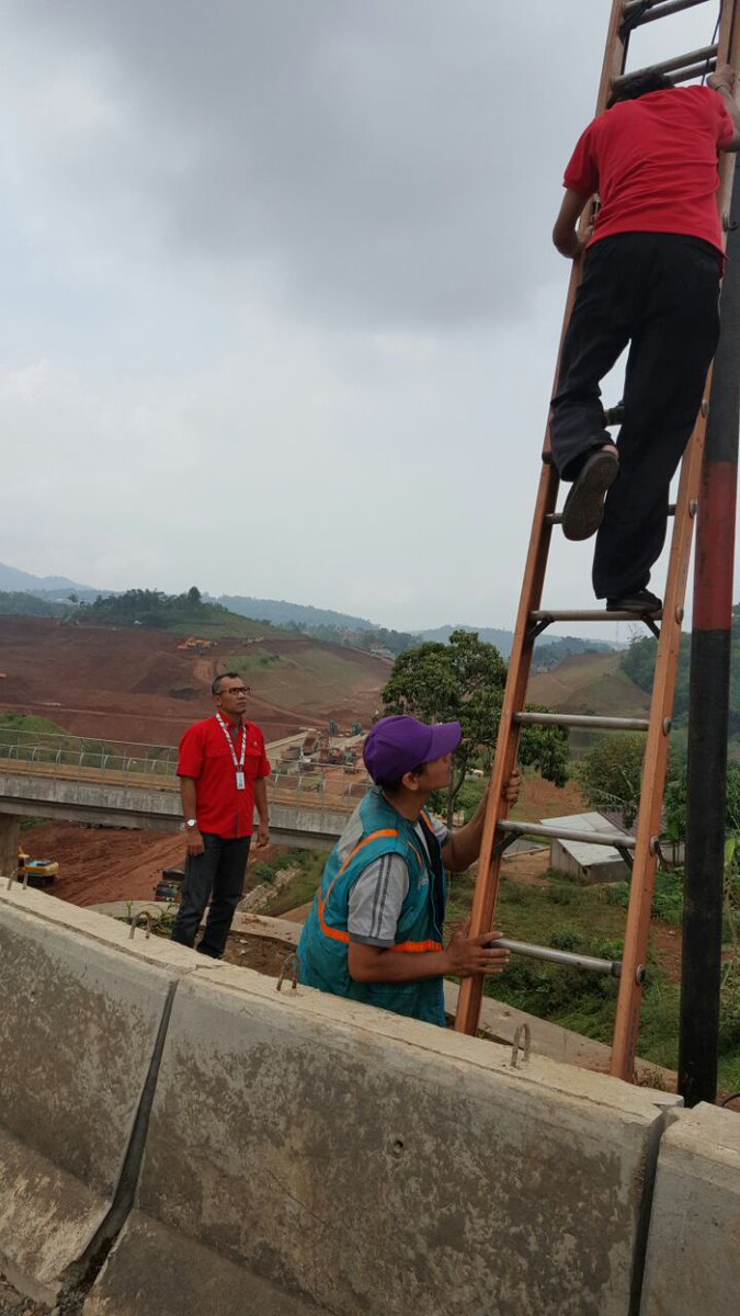 emka_khamdan's tweet photo. Tingginya gunung itu takkan surutkan  tingginya tekad kami gelar broadband bagi NKRI

#Indihome
HIGH SPEED INTERNET 100 Mbps https://t.co/lc3FWNS5GO