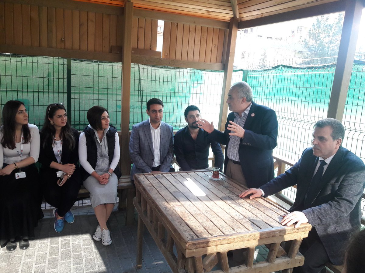 aefakibaba's tweet photo. İl Bşk @abeyazgul2 ile Tempo Çağrı Mrk çalışanlarını ziyaret ederek gençlerle Referandum sürecini tartıştık. https://t.co/upGrrvA8EQ
